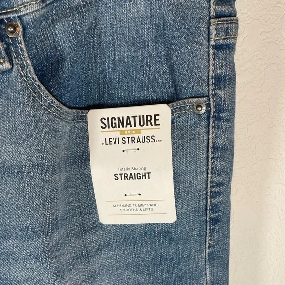 Signature Levi Strauss Straight Fit Totally Shaping Denim Jeans - Picture 4 of 8